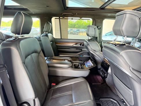 Used 2022 Jeep Grand Wagoneer Series II AWD/4WD image 17