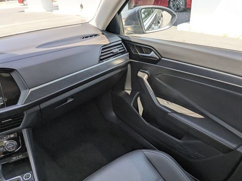 Used 2024 Volkswagen Jetta SE FWD image 16