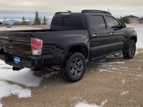 Used 2017 Toyota Tacoma Limited w/ Tow Package image 8