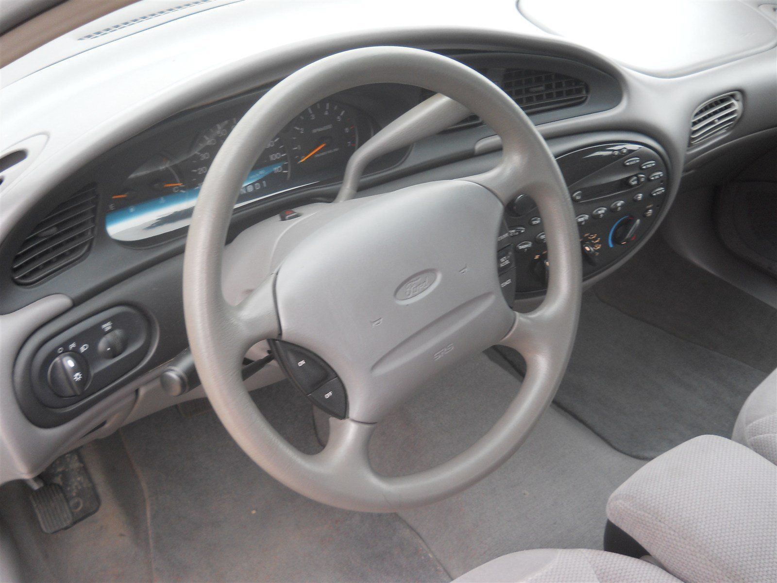 Used 1998 Ford Taurus SE FWD image 5