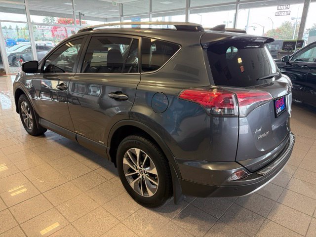 Used 2018 Toyota RAV4 XLE w/ Convenience Package AWD/4WD image 5