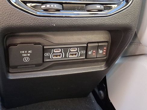 Used 2023 Jeep Grand Cherokee Overland AWD/4WD image 14