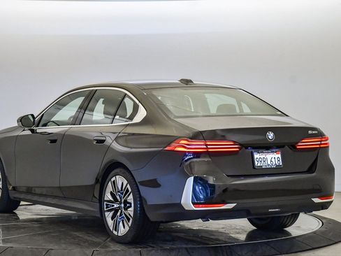 Used 2025 BMW 530i image 2