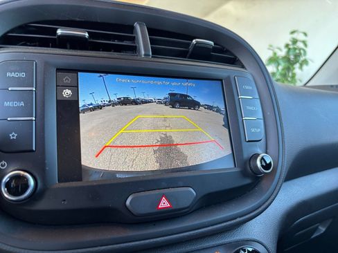 Used 2025 Kia Soul LX w/ LX Technology Package FWD image 22