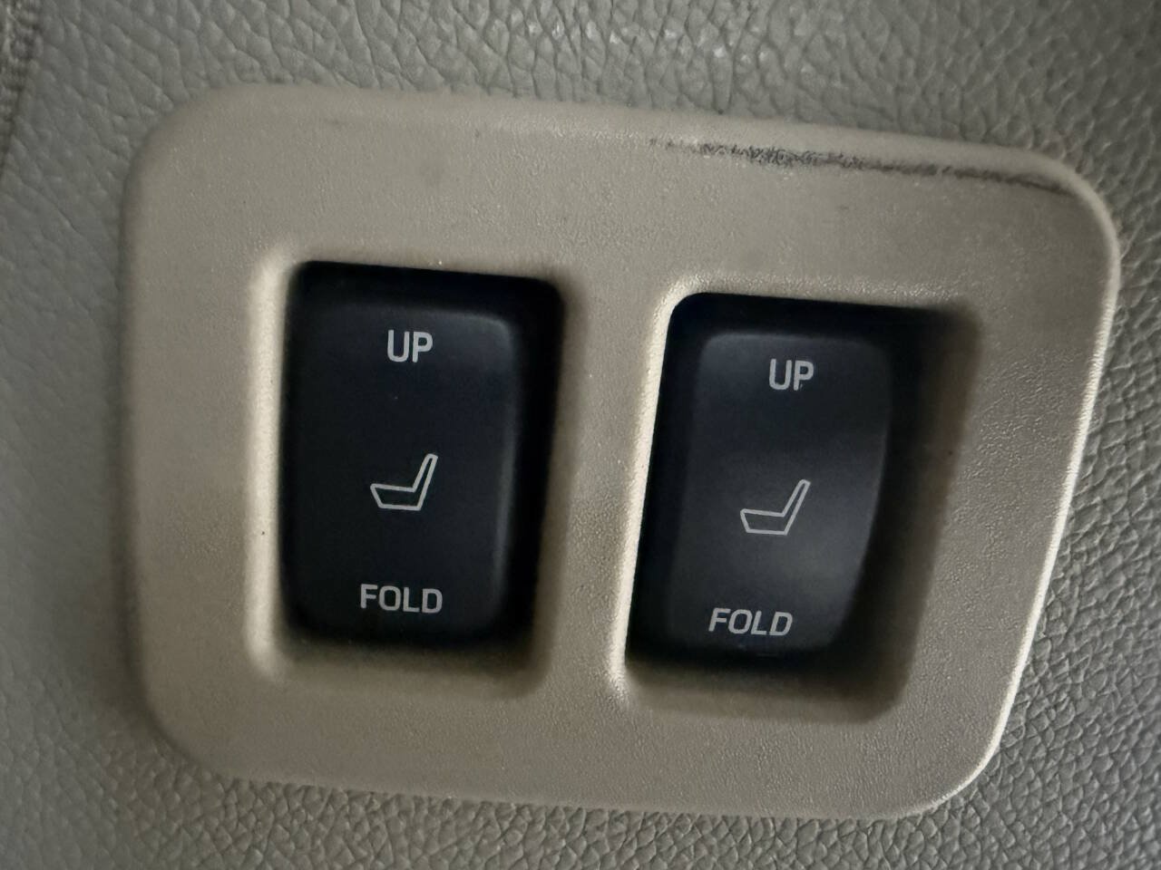 Used 2015 Lincoln Navigator 2WD image 31