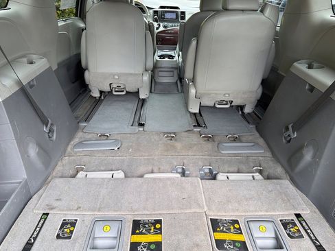 Used 2013 Toyota Sienna XLE AWD/4WD image 14