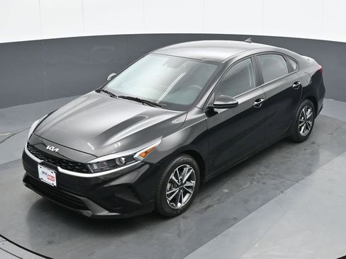 Used 2023 Kia Forte LXS image 17