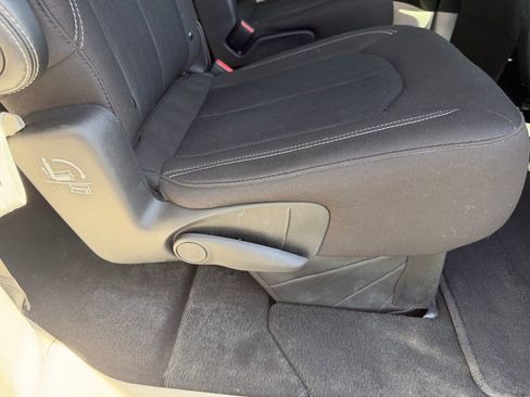 Used 2024 Chrysler Voyager LX image 33