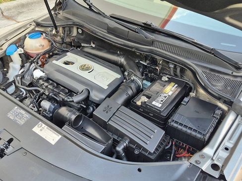 Used 2010 Volkswagen CC Sport FWD image 44
