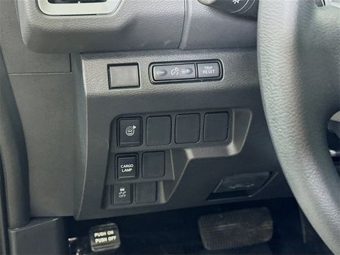 Used 2025 Nissan Frontier SV image 21