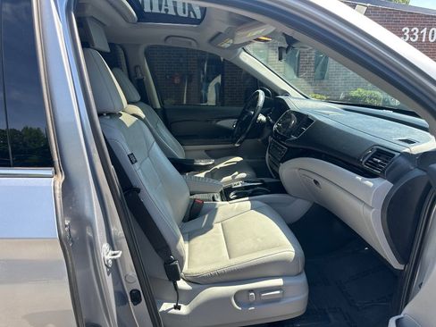 Used 2021 Honda Pilot Touring image 28
