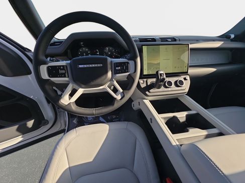New 2026 Land Rover Defender 130 X-Dynamic SE AWD/4WD image 17