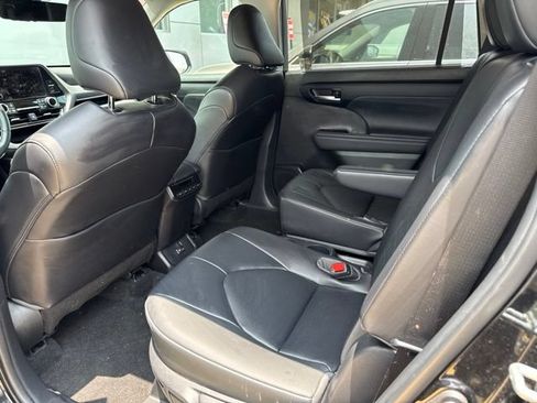 Used 2023 Toyota Highlander XLE FWD image 23
