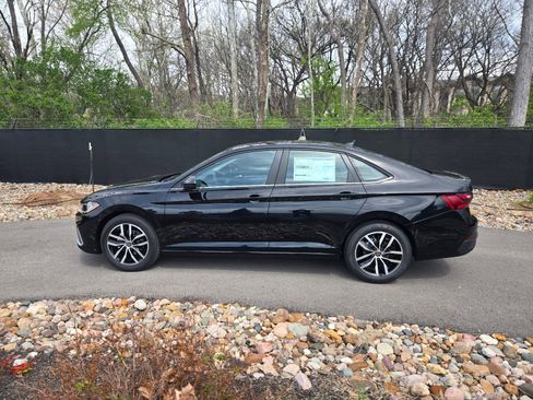 New 2026 Volkswagen Jetta SE FWD image 2