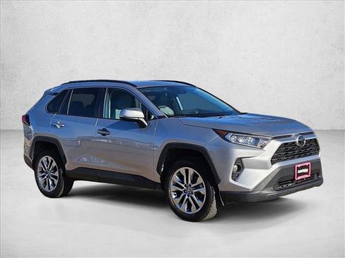 Used 2021 Toyota RAV4 XLE Premium image 3