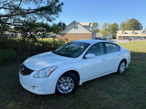 Used 2010 Nissan Altima 2.5 S image 5