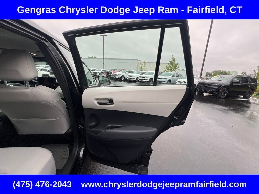 Used 2026 Toyota Corolla Cross L AWD/4WD image 21