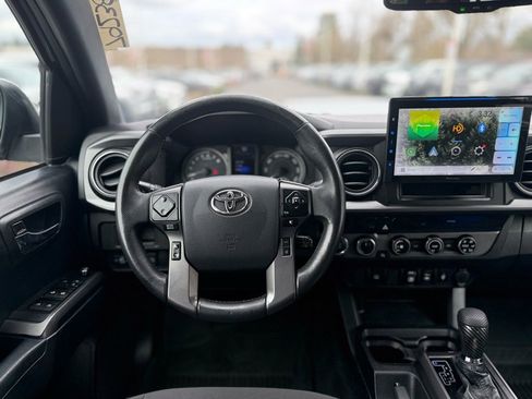 Used 2018 Toyota Tacoma TRD Sport image 25