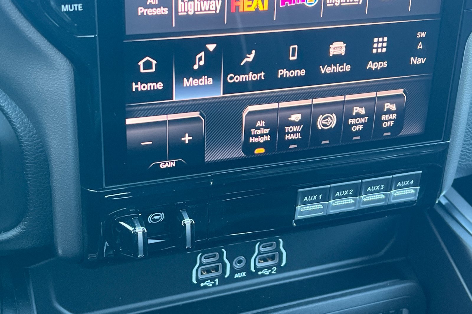 New 2027 RAM 3500 Laramie AWD/4WD image 19