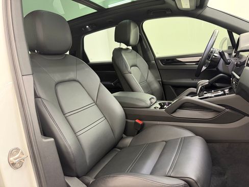 Certified 2023 Porsche Cayenne AWD/4WD image 24