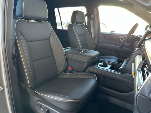 New 2026 GMC Yukon XL Elevation image 17