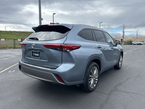 Certified 2022 Toyota Highlander Platinum image 6