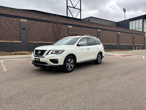 Used 2018 Nissan Pathfinder SL image 3