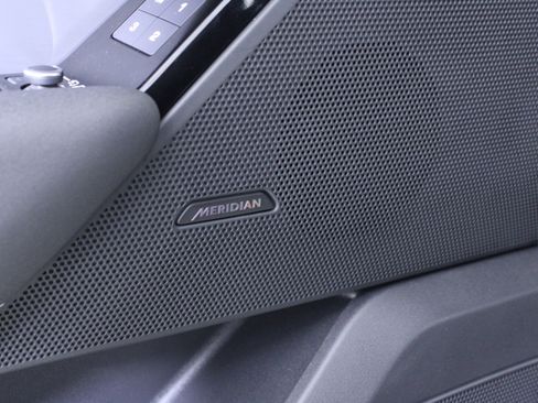 Used 2023 Land Rover Range Rover Velar R-Dynamic S image 19