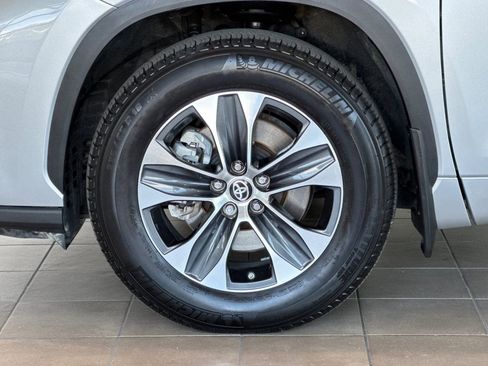 Certified 2024 Toyota Highlander XLE AWD/4WD image 27