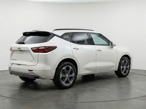 Used 2025 Chevrolet Blazer LT image 9