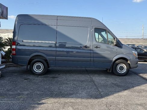 Used 2018 Mercedes-Benz Sprinter 2500 image 3