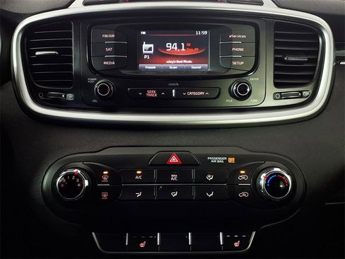 Used 2016 Kia Sorento LX w/ LX Convenience Package image 22