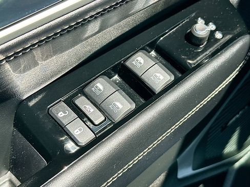 Used 2024 Jeep Wagoneer Series II RWD image 17