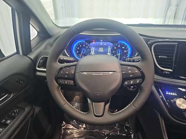 New 2027 Chrysler Pacifica Limited AWD/4WD image 14