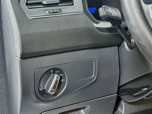 Used 2023 Volkswagen Tiguan SE AWD/4WD image 10