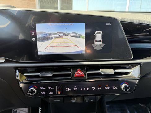 Used 2024 Kia Niro EX Touring image 19