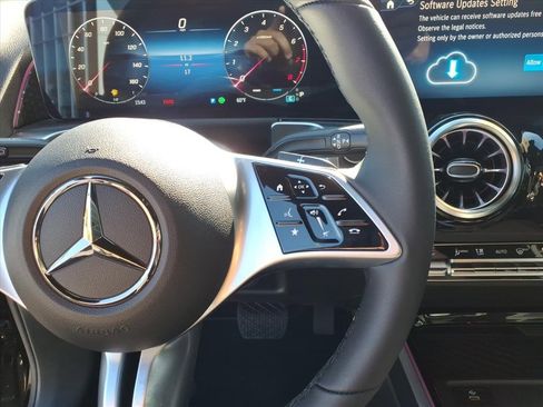 New 2025 Mercedes-Benz GLB 250 4MATIC image 21
