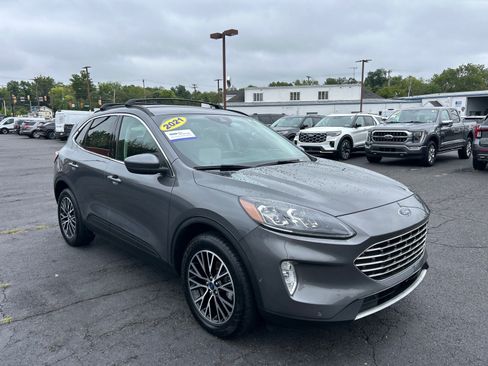 Used 2021 Ford Escape Titanium w/ Class II Trailer Tow Package FWD image 21