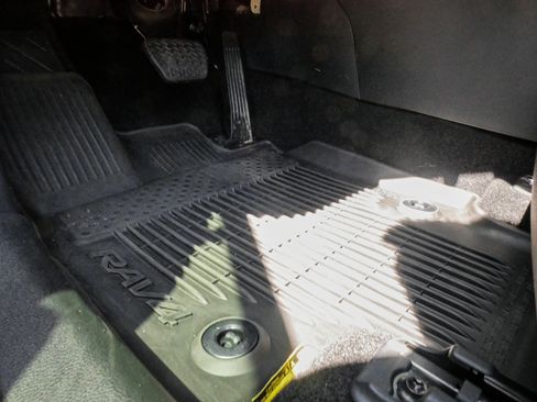 Used 2024 Toyota RAV4 Limited w/ Advanced Technology Package image 17