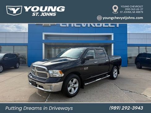 Used 2018 RAM 1500 Classic SLT w/ SLT Plus D←cor Group AWD/4WD image 1