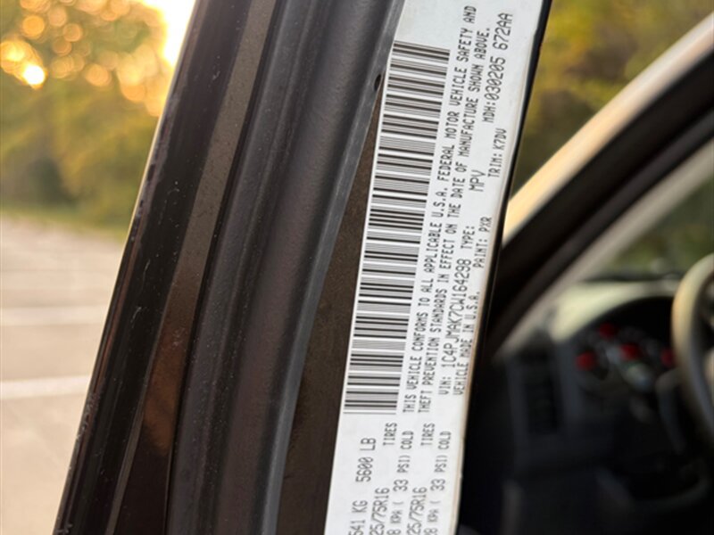 Used 2012 Jeep Liberty Sport AWD/4WD image 29