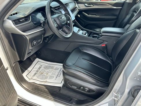 Used 2023 Jeep Grand Cherokee Limited RWD image 10