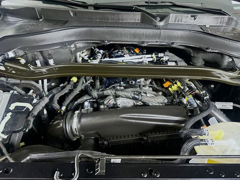 Used 2025 Ford Explorer ST-Line image 35