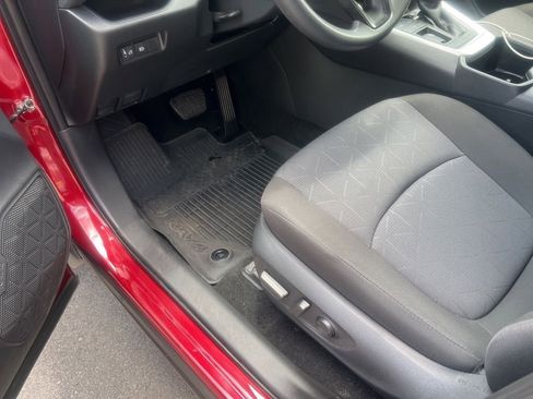 Used 2024 Toyota RAV4 XLE FWD image 5