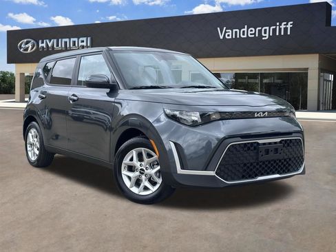 Used 2025 Kia Soul LX image 1
