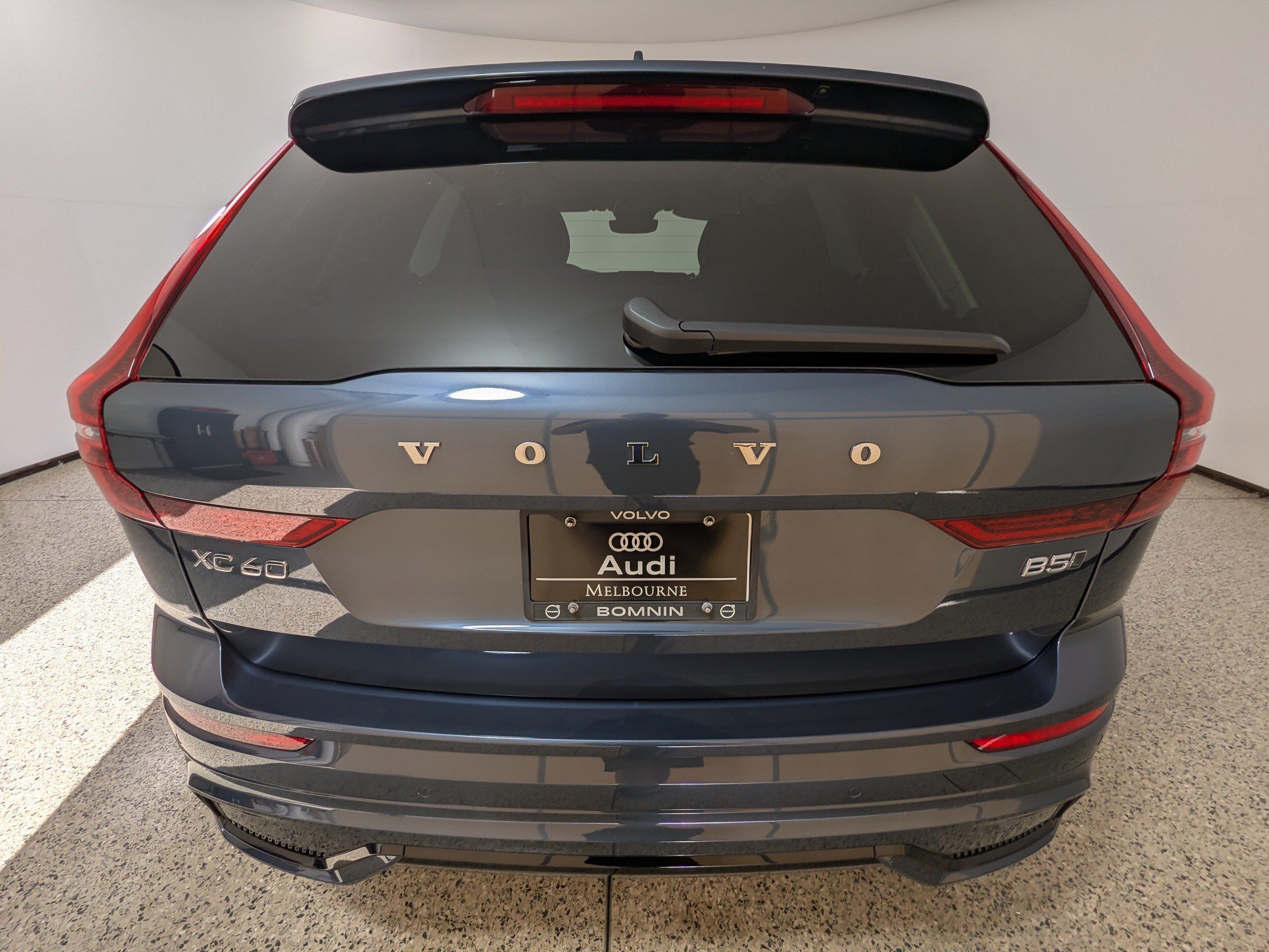 Used 2026 Volvo XC60 B5 Ultra AWD/4WD image 6