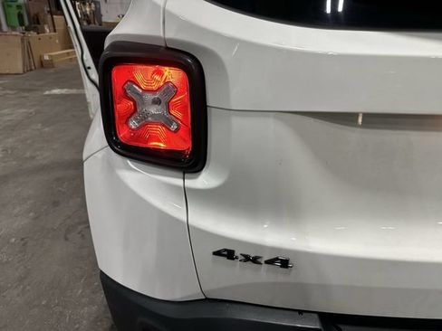 Used 2018 Jeep Renegade Sport w/ Power & Air Group AWD/4WD image 22