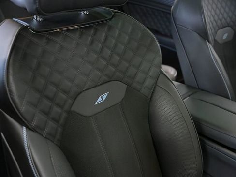 Used 2023 Bentley Bentayga image 45