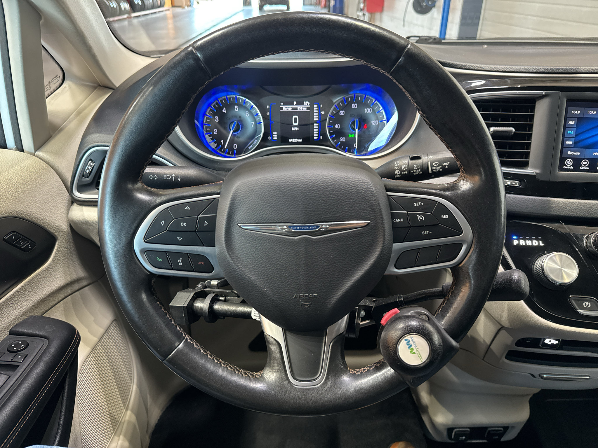 Used 2020 Chrysler Pacifica Touring-L FWD image 23