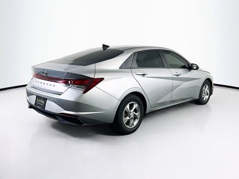 Used 2021 Hyundai Elantra SE FWD image 9